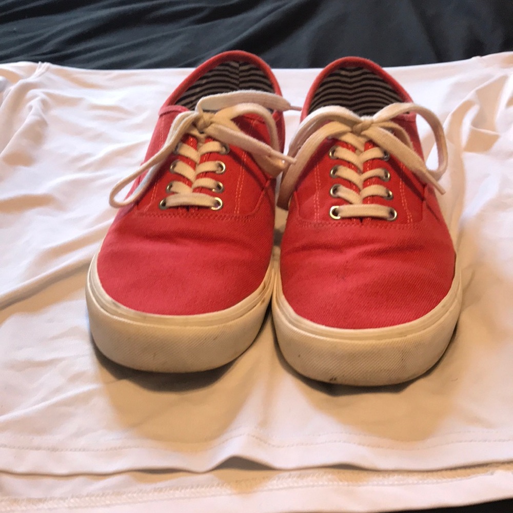 Red men’s lace up canvas shoes